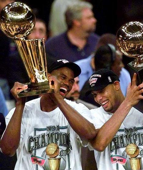 蒂姆·罗宾逊短剧：还不快走 第二季,逃离现实的惊悚续集  第3张